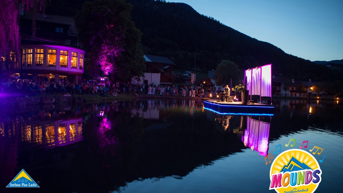 Charlie Glass | © Andreas Kirschner Viele Zuhörer beim Mounds Konzert von Charlie Glass in Serfaus Fiss Ladis in Tirol | © Andreas Kirschner