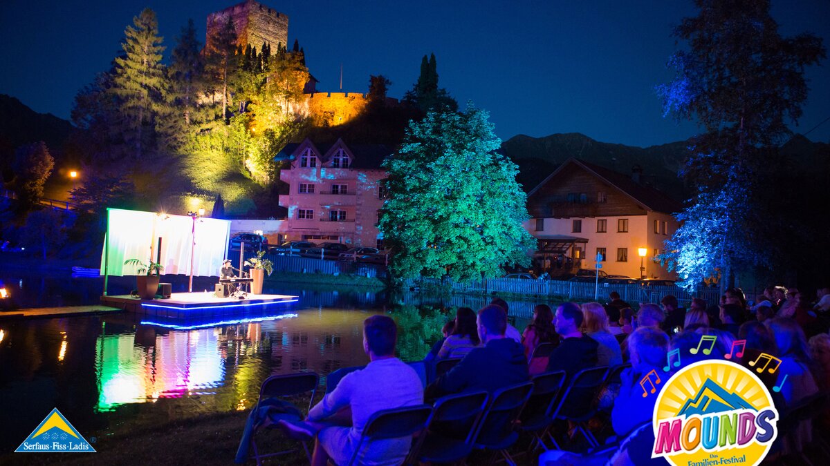 Charlie Glass | © Andreas Kirschner Viele Zuhörer beim Mounds Konzert von Charlie Glass in Serfaus Fiss Ladis in Tirol | © Andreas Kirschner