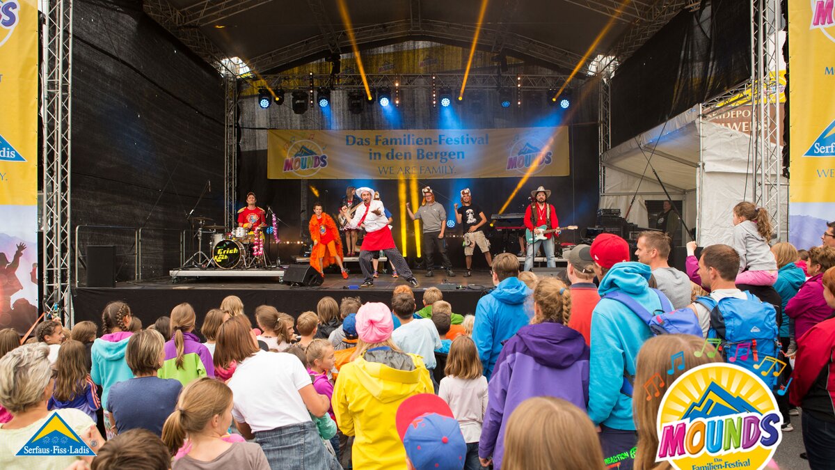 Donikkl | © Andreas Kirschner Viele Zuhörer beim Mounds Konzert von Donikkl in Serfaus Fiss Ladis in Tirol | © Andreas Kirschner