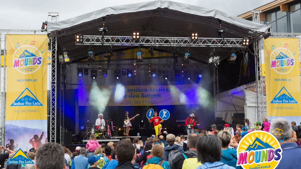 Donikkl | © Andreas Kirschner Viele Zuhörer beim Mounds Konzert von Donikkl in Serfaus Fiss Ladis in Tirol | © Andreas Kirschner