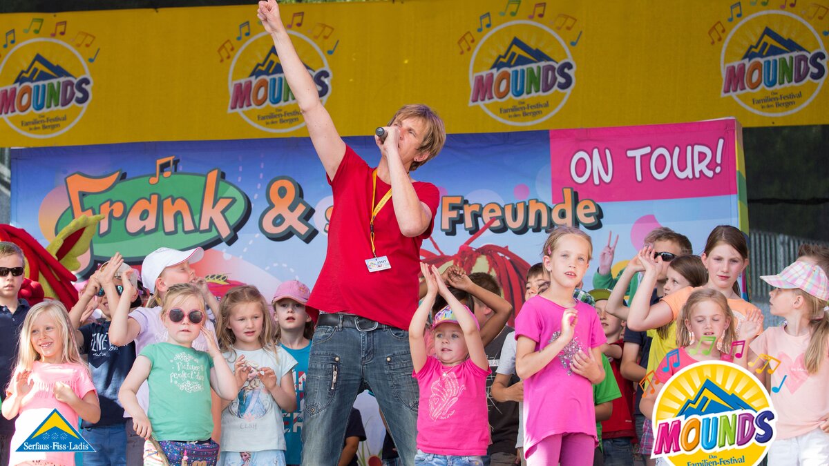 Frank und seine Freunde | © Andreas Kirschner Viele Kinder beim Mounds Konzert von Frank und seine Freunde in Serfaus Fiss Ladis in Tirol | © Andreas Kirschner