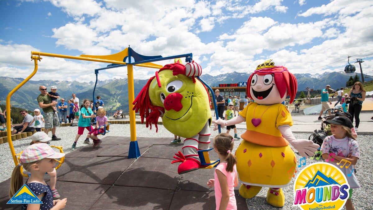 Frank und seine Freunde | © Andreas Kirschner Frank und seine Freunde unterhalten die Kinder beim Mounds Konzert in Serfaus Fiss Ladis in Tirol | © Andreas Kirschner