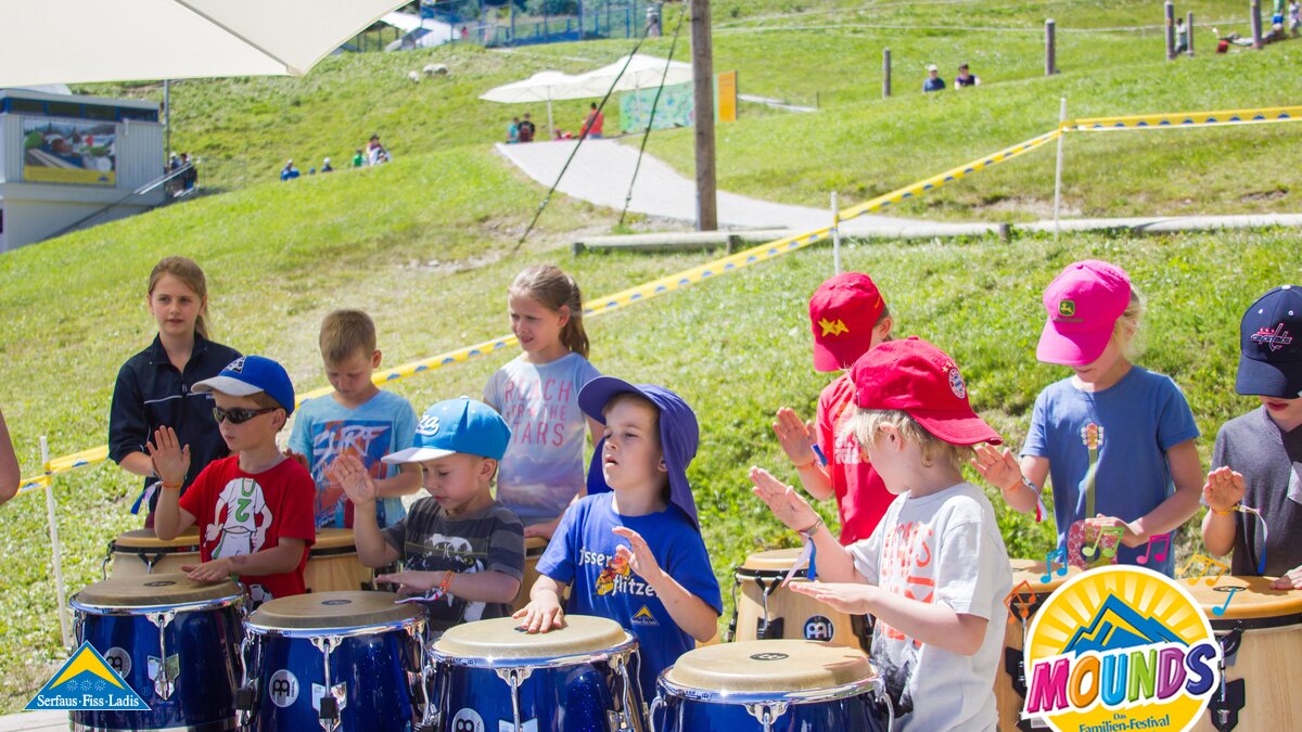 Mirkos Liederbande | © Andreas Kirschner Die Kinder hatten Spaß beim Workshop von Mirkos Liederbande beim Mounds in Serfaus Fiss Ladis in Tirol | © Andreas Kirschner