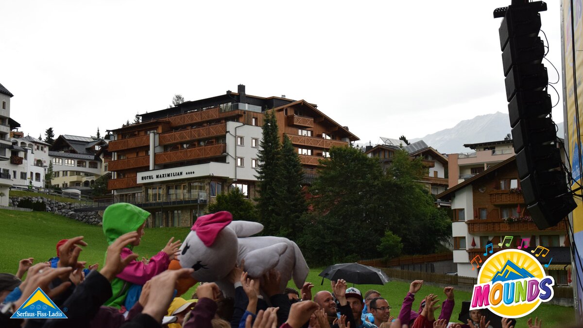 Emma beim Stage Diving | © Serfaus Fiss Ladis Emma die Ente von herrH beim Stage Diving in Serfaus Fiss Ladis in Tirol | © Serfaus Fiss Ladis