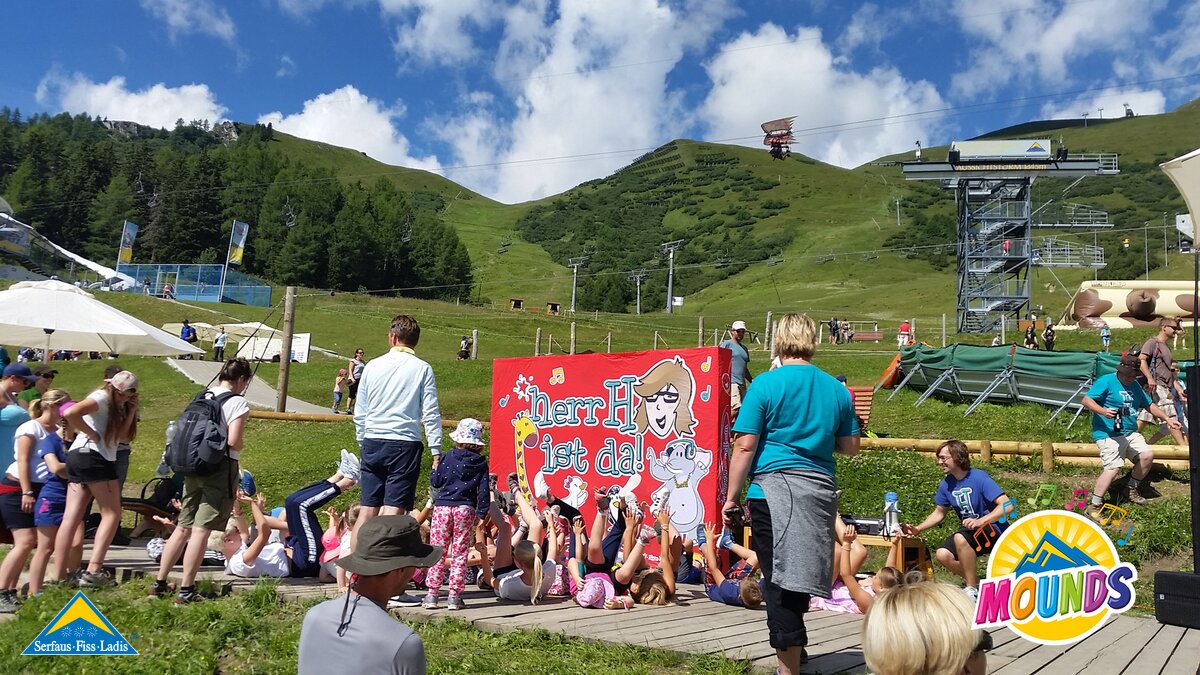 Tanzen mit herrH | © Serfaus Fiss Ladis Tanzen mit herrH wurde als Workshop bei MOUNDS - Dem Musikfestival für die ganze Familie in Serfaus Fiss Ladis in Tirol angeboten | © Serfaus Fiss Ladis