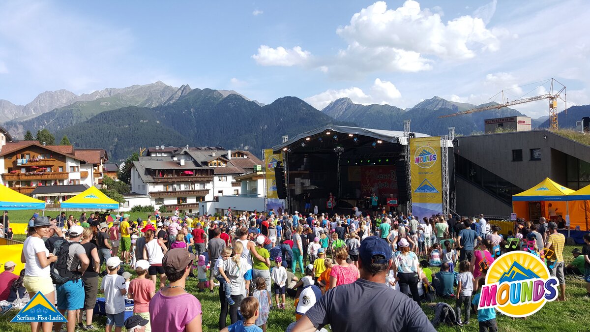 Blick auf das Festivalgelände | © Serfaus Fiss Ladis Überblick auf das MOUNDS Festivalgelände in den Bergen von Serfaus Fiss Ladis in Tirol | © Serfaus Fiss Ladis