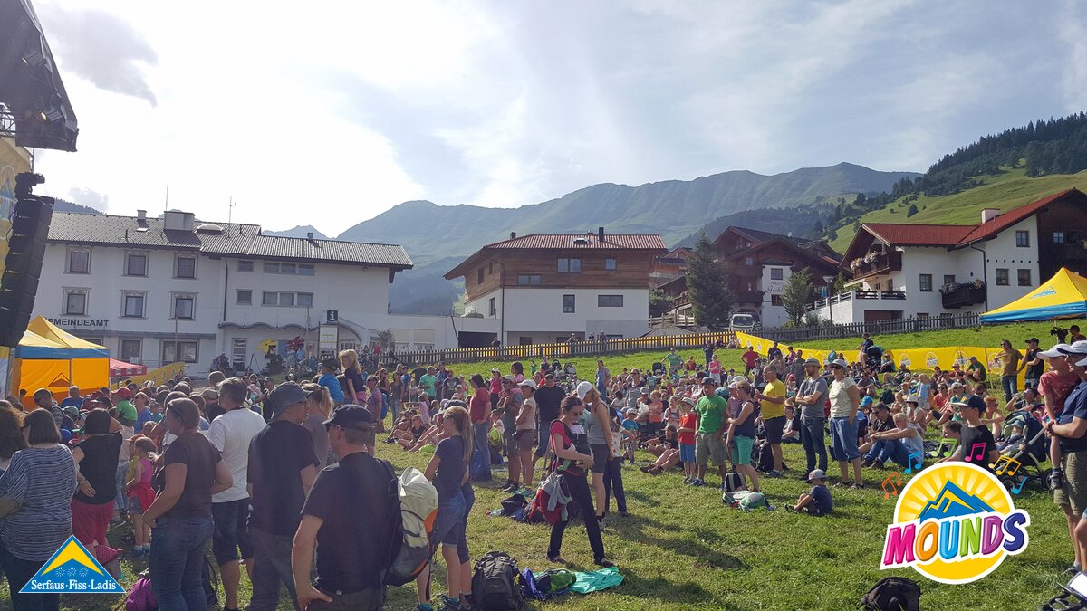 MOUNDS Konzert | © Serfaus Fiss Ladis Gute Stimmung bei Groß und Klein beim MOUNDS Konzert in Serfaus Fiss Ladis in Tirol | © Serfaus Fiss Ladis
