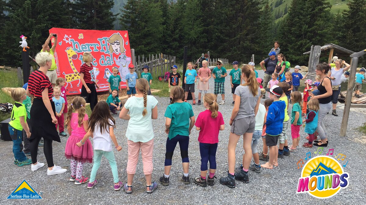 Workshop mit herrH | © Serfaus Fiss Ladis Tanzworkshop mit herrH während MOUNDS - Dem Musikfestival für die ganze Familie in Serfaus Fiss Ladis in Tirol | © Serfaus Fiss Ladis