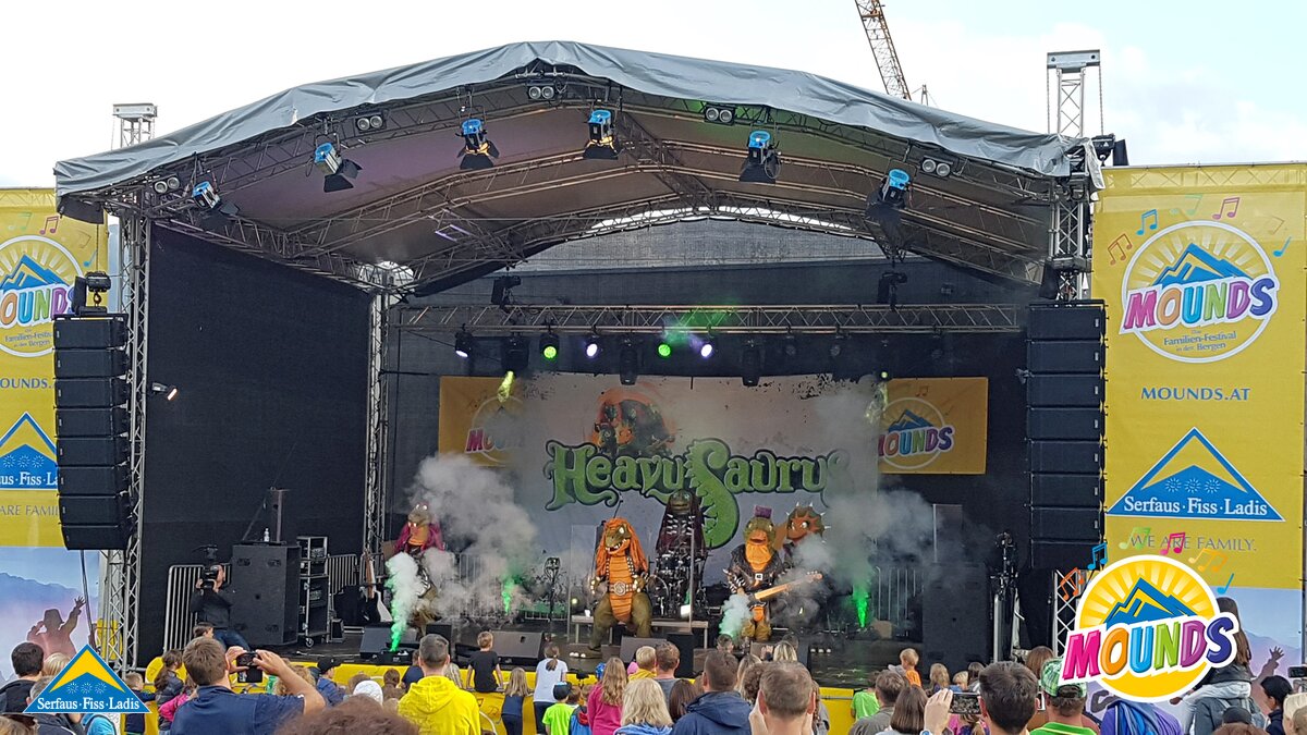 Heavysaurus auf der Bühne | © Serfaus Fiss Ladis Heavysaurus auf der Bühne von MOUNDS - Dem Musikfestival für die ganze Familie in Serfaus Fiss Ladis in Tirol | © Serfaus Fiss Ladis
