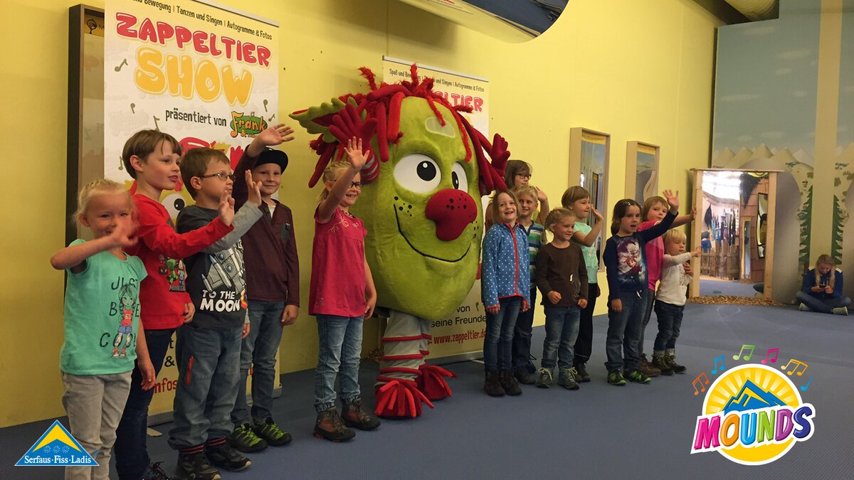 Das Zappeltier mit Kindern | © Serfaus Fiss Ladis Das Zappeltier von Frank und seine Freunde mit den Kindern die am MOUNDS Workshop in Serfaus Fiss Ladis in Tirol teilnahmen | © Serfaus Fiss Ladis