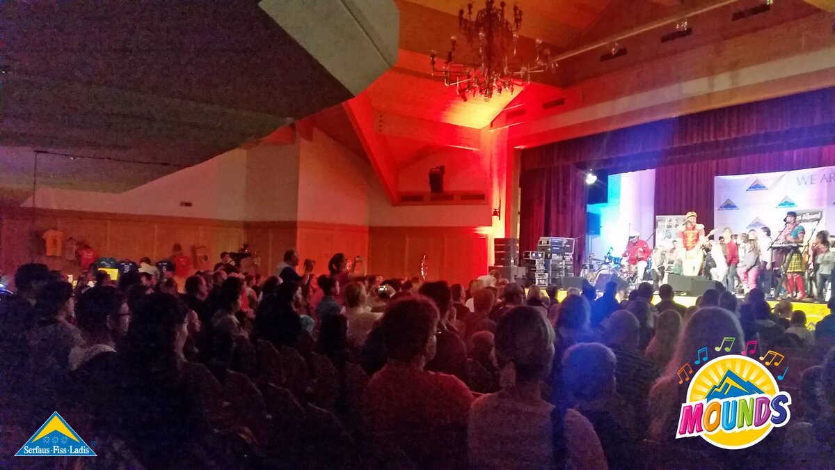 Volles Haus bei Donikkl | © Serfaus Fiss Ladis Volles Haus bei Donikkl bei MOUNDS - Dem Musikfestival für die ganze Familie in Serfaus Fiss Ladis in Tirol | © Serfaus Fiss Ladis