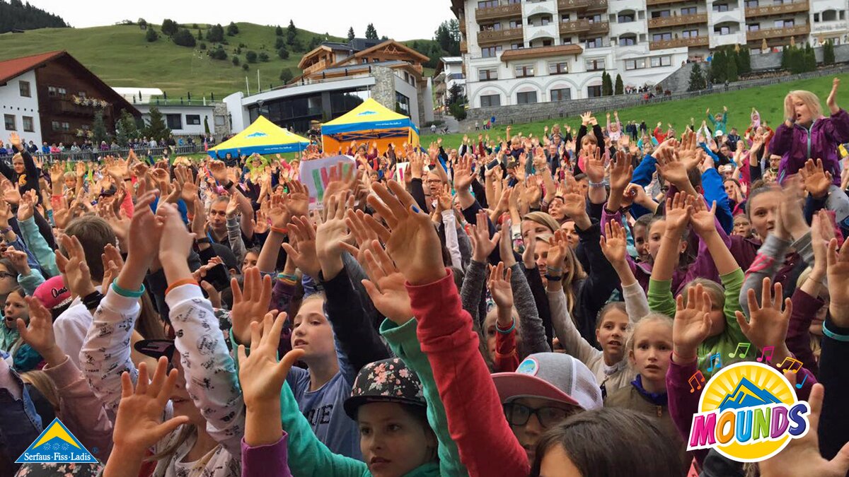 Alle Hände nach oben | © Serfaus Fiss Ladis LINA begeisterte das Publikum in Serfaus Fiss Ladis in Tirol | © Serfaus Fiss Ladis