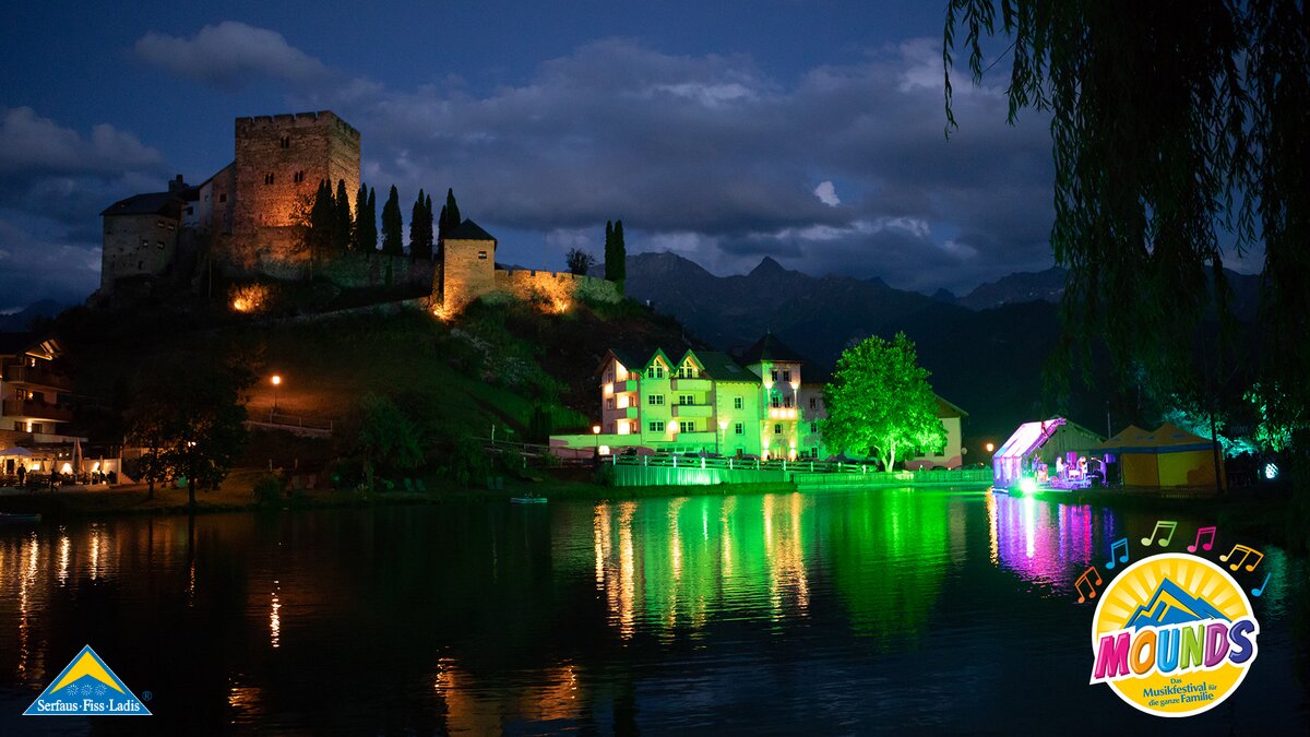 Sundowner am Lader Schlossweiher mit The Makemakes | © Andreas Kirschner MOUNDS Sundowner am Lader Schlossweiher mit The Makemakes in Serfaus-Fiss-Ladis in Tirol | © Andreas Kirschner
