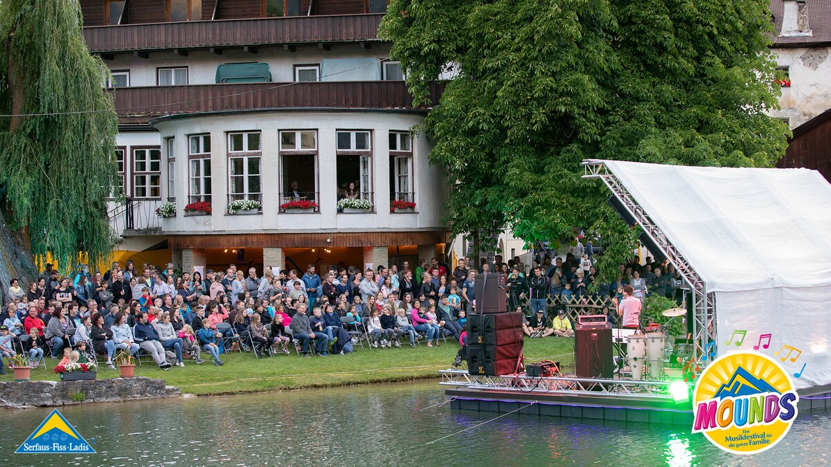 The Makemakes beim MOUNDS Sundowner | © Andreas Kirschner The Makemakes beim Sundowner Konzert von MOUNDS - Dem Musikfestival in Serfaus-Fiss-Ladis in Tirol | © Andreas Kirschner