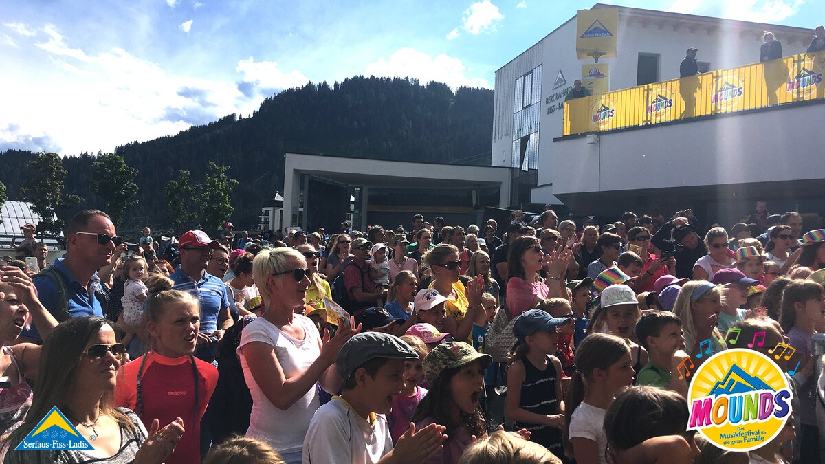 Tolle Stimmung bei den Konzerten | © Serfaus-Fiss-Ladis Tolle Stimmung bei den MOUNDS Konzerten in Serfaus-Fiss-Ladis in Tirol Österreich | © Serfaus-Fiss-Ladis