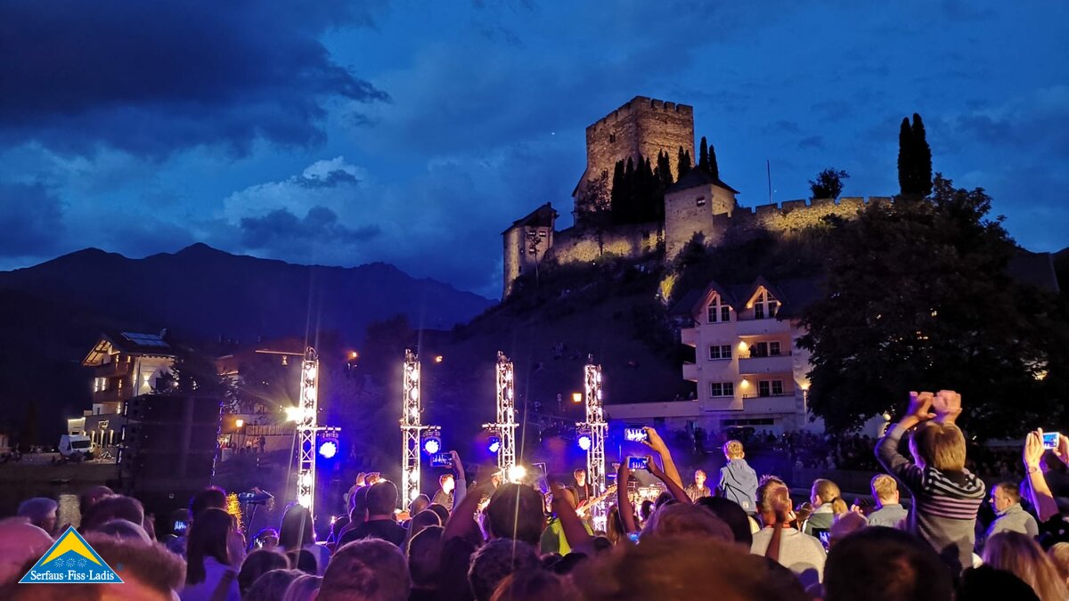 Sundowner Konzert mit Stefanie Heinzmann | © Serfaus-Fiss-Ladis Sundowner Konzert mit Stefanie Heinzmann in Serfaus-Fiss-Ladis in Tirol | © Serfaus-Fiss-Ladis