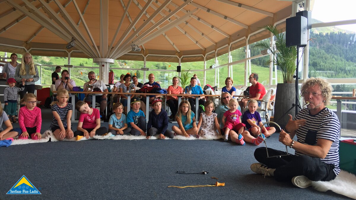 Workshop Mirko | © Serfaus-Fiss-Ladis Mirko Frank von Mirkos Liederbande bei MOUNDS in Serfaus-Fiss-Ladis in Tirol | © Serfaus-Fiss-Ladis