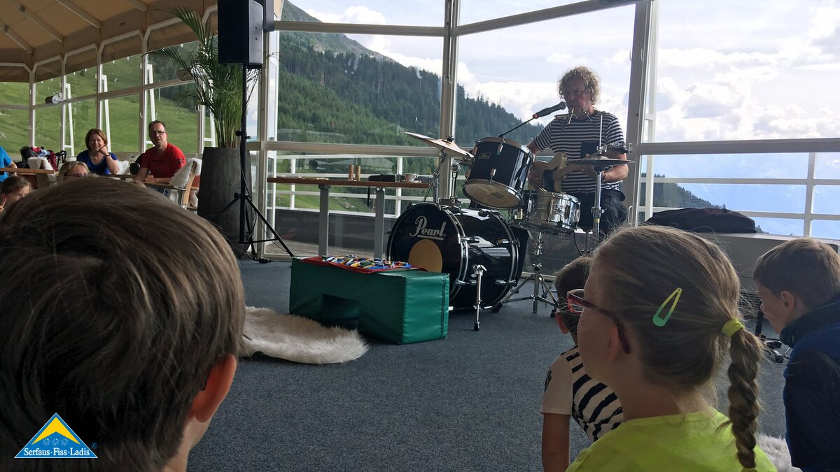 Workshop Mirko | © Serfaus-Fiss-Ladis Mirko Frank von Mirkos Liederbande bei MOUNDS in Serfaus-Fiss-Ladis in Tirol | © Serfaus-Fiss-Ladis